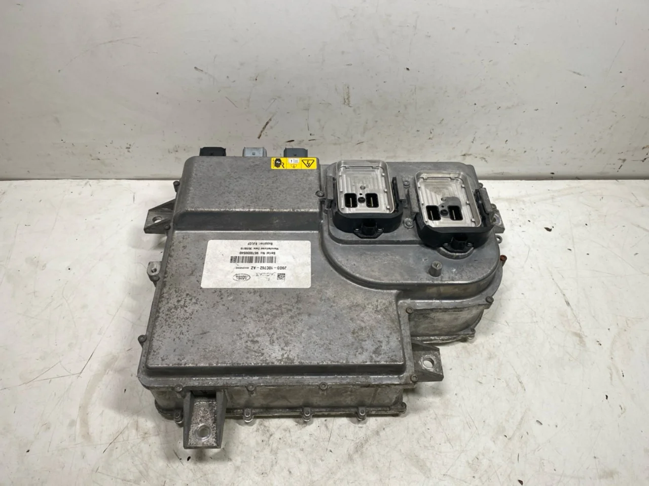Jaguar I-PACE 2018- Battery charger