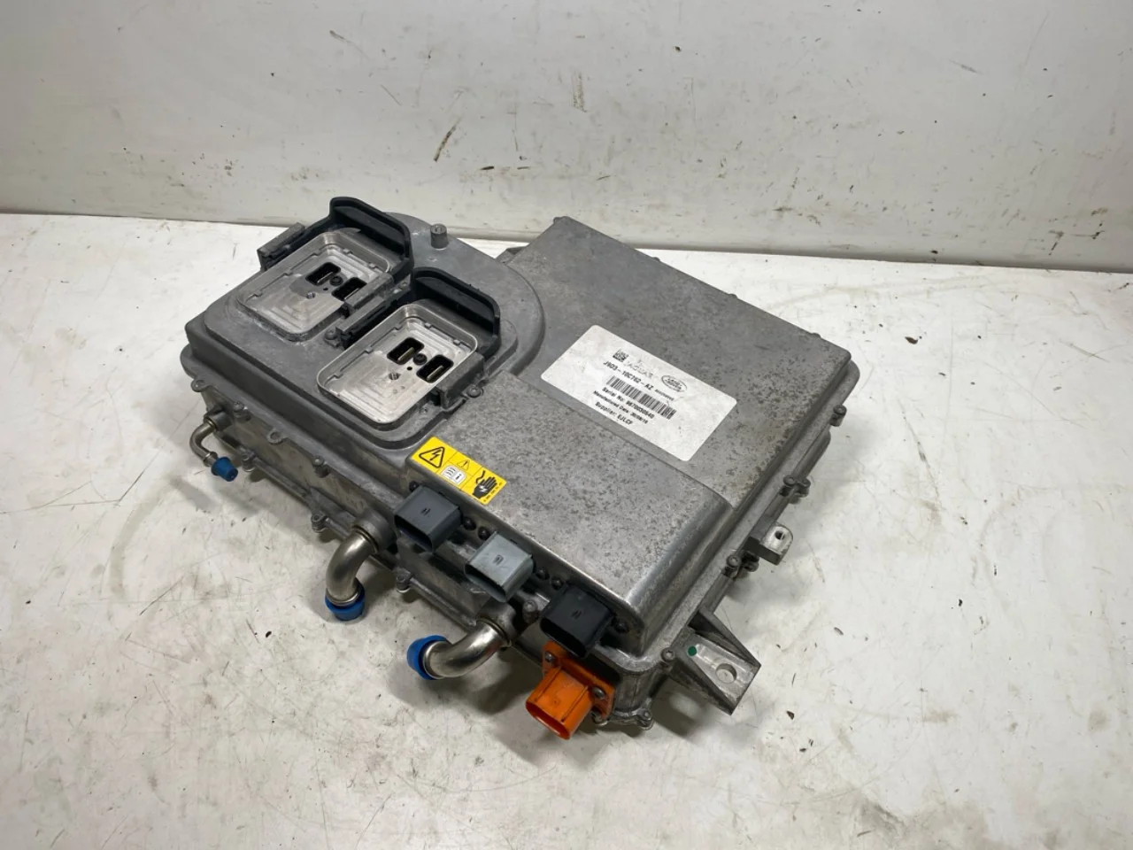 Jaguar I-PACE 2018- Battery charger view 2