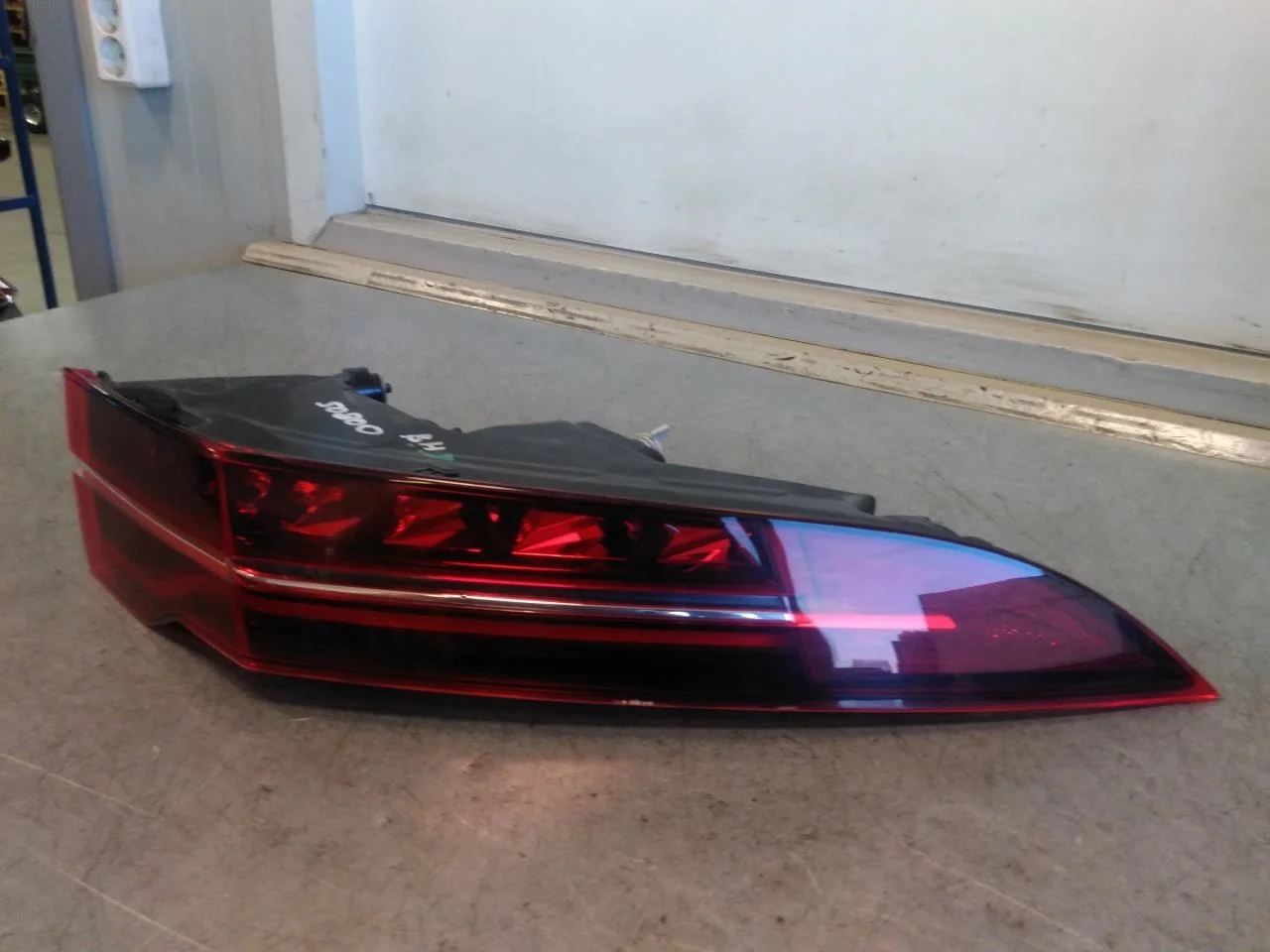 Jaguar I-PACE 2018- Right tail light