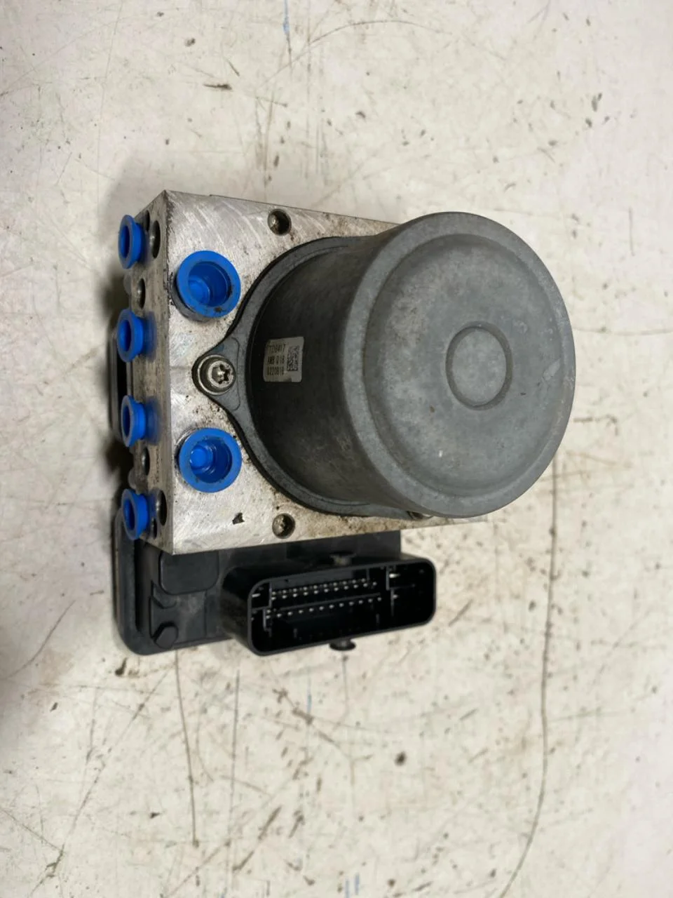 Nissan LEAF 2017-24 ABS hydraulic unit view 3