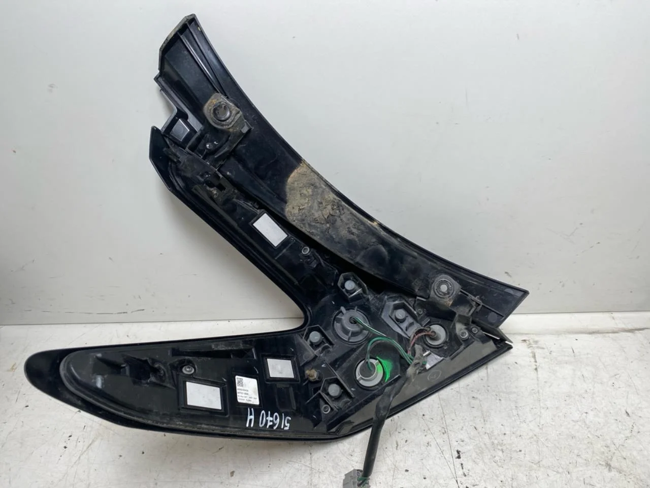Nissan LEAF 2017-24 Right tail light view 3