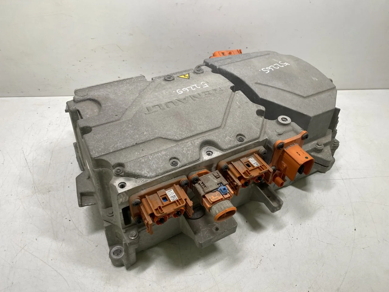 Renault ZOE/E- TECH 2013--> Battery charger view 3