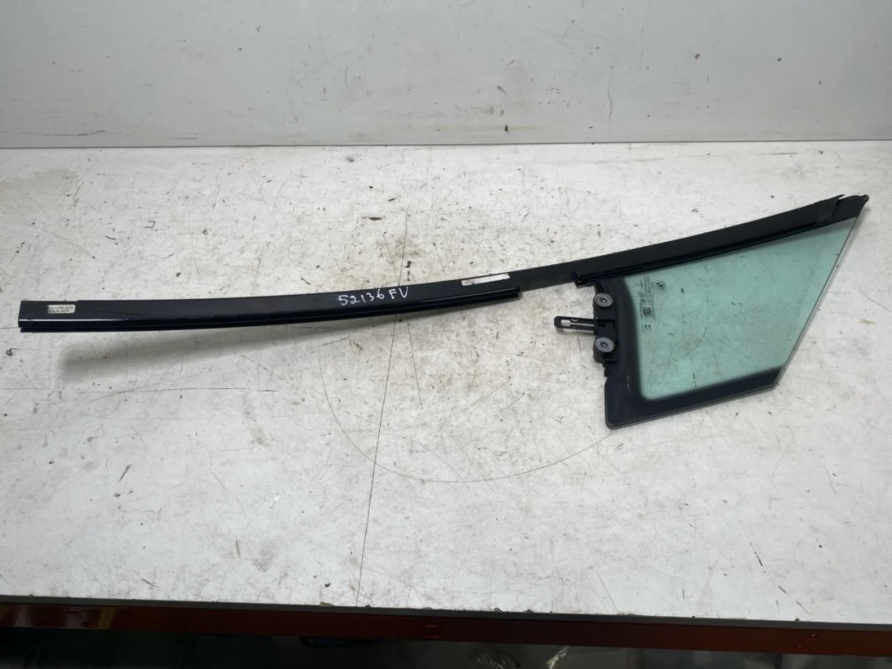 BMW IX 2022- Ajtóüveg, 4 ajtós, első, bal nézet 2