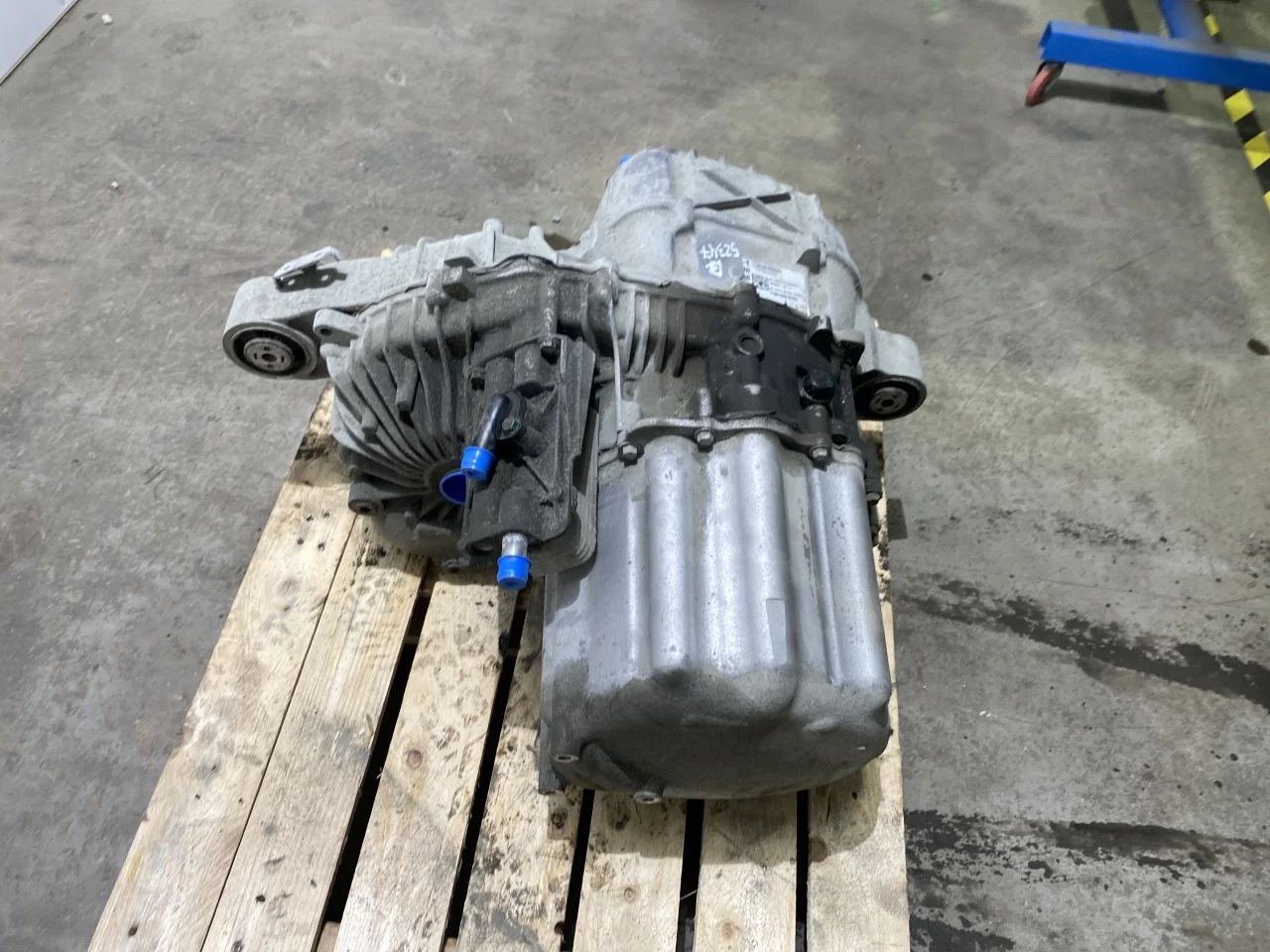 Tesla MODEL S 2013- Elektromos motor, hátsó nézet 2