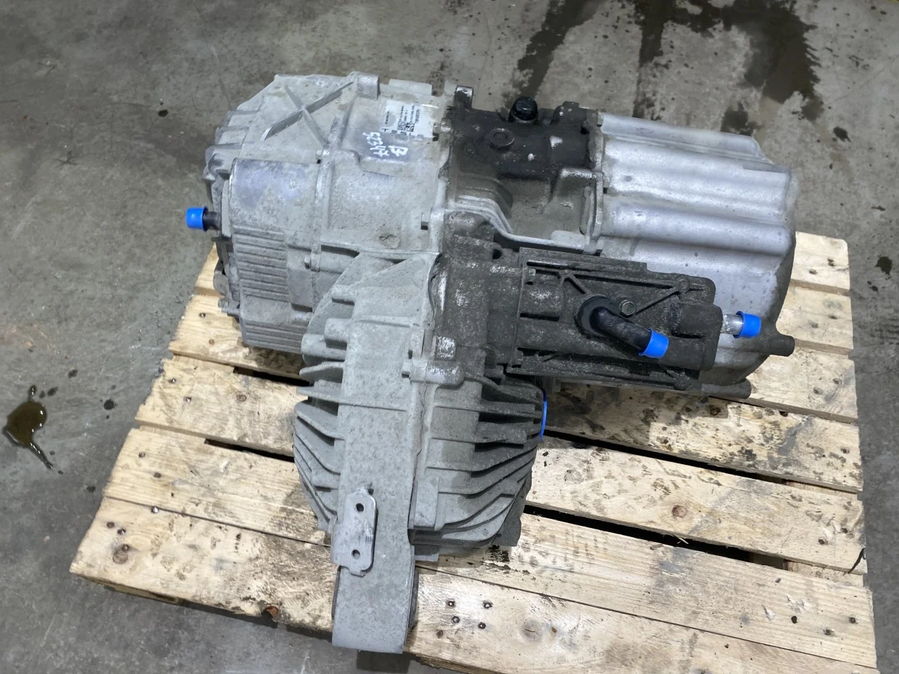 Tesla MODEL S 2013- Elektromos motor, hátsó nézet 3