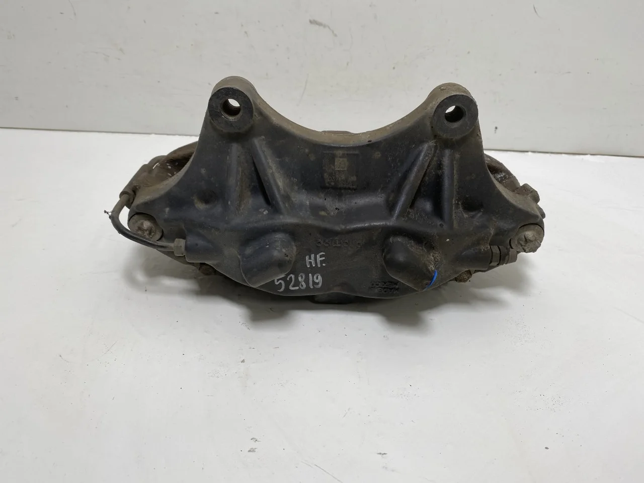 Tesla MODEL X 2016- Front right brake caliper view 2