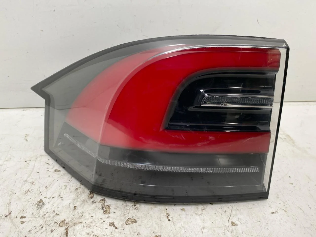 Tesla MODEL X 2016- Left tail light