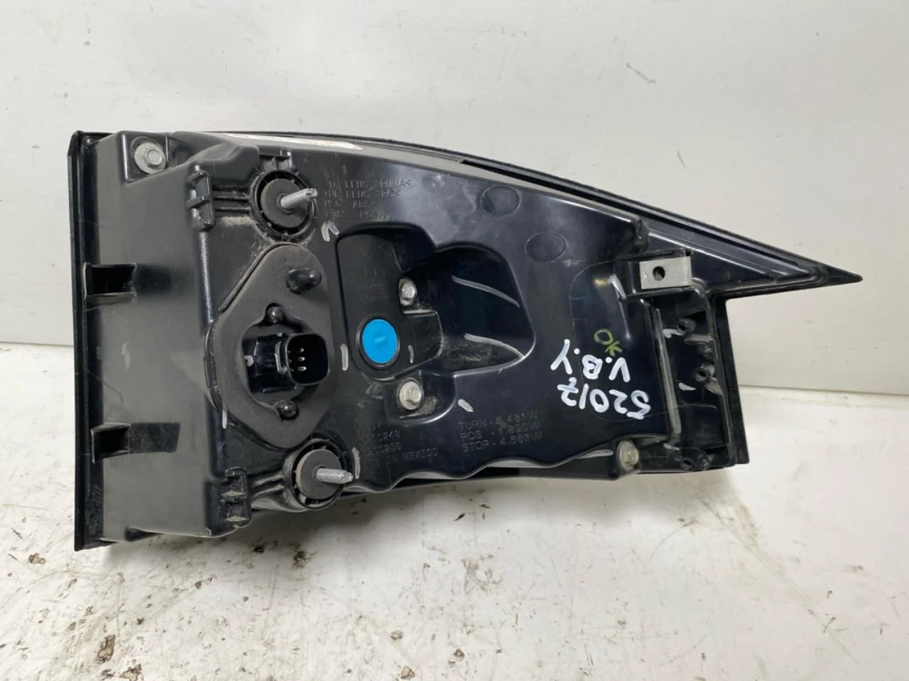 Tesla MODEL X 2016- Left tail light view 2