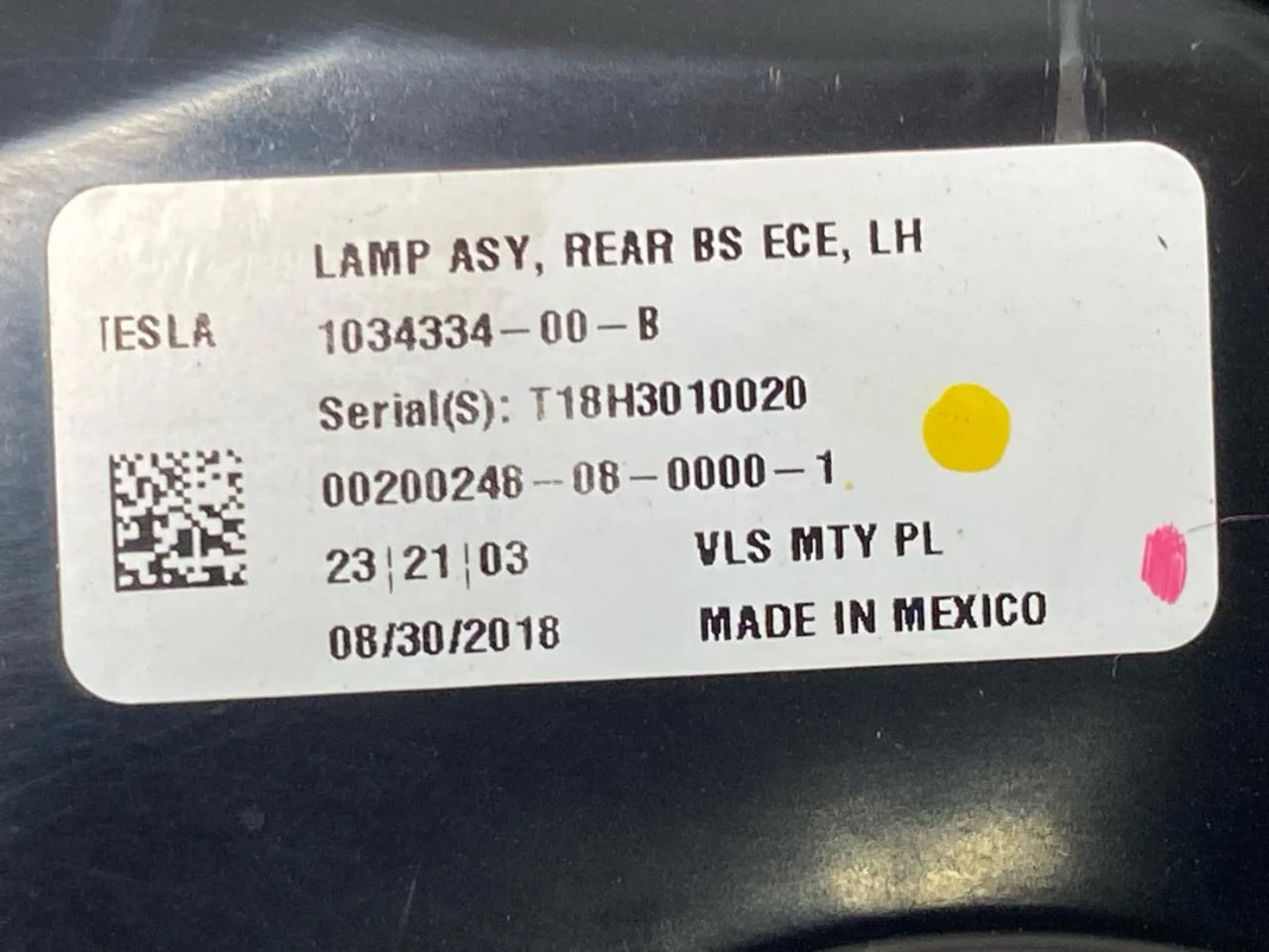 Tesla MODEL X 2016- Left tail light view 3