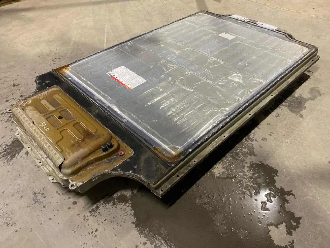 Tesla MODEL S 2013- High-voltage battery view 2