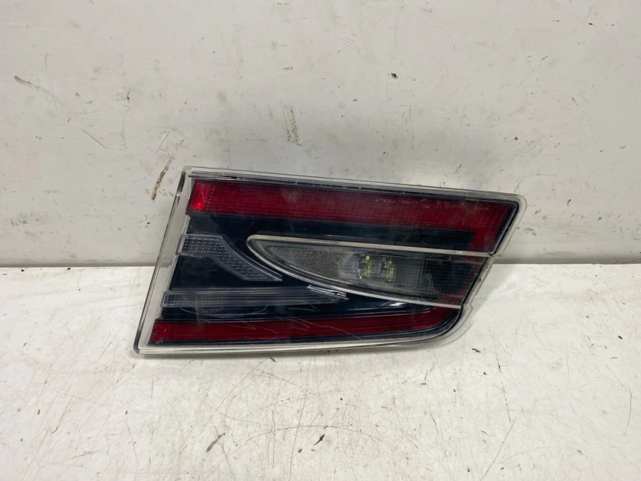 Tesla MODEL S 2013- Lampă spate dreapta pe hayon, interioară