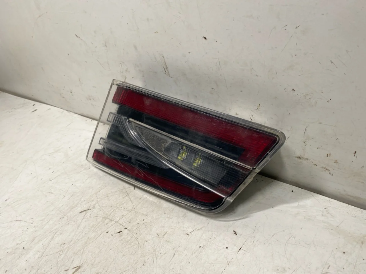 Tesla MODEL S 2013- Lampă spate dreapta pe hayon, interioară vedere 2
