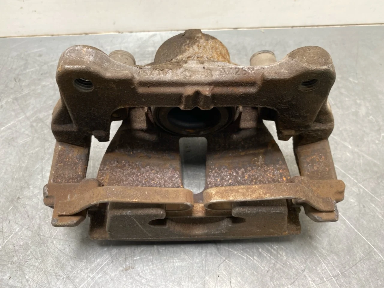 Jaguar I-PACE 2018- Front right brake caliper view 3