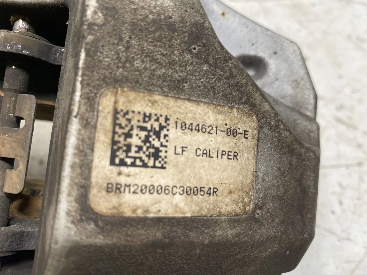 Tesla MODEL 3 2017--> Etrier frână față stânga vedere 4