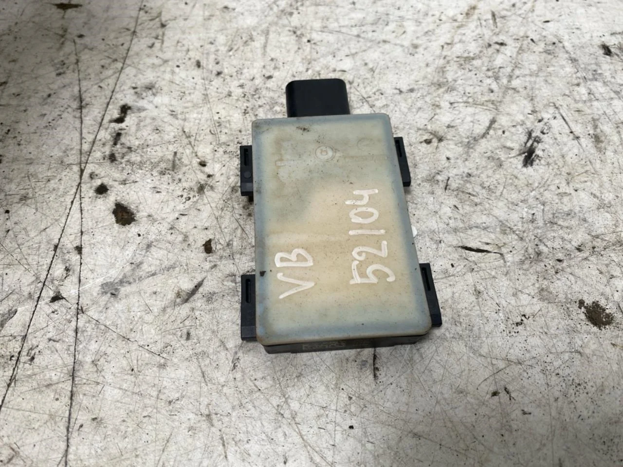 Hyundai IONIQ 5 NE 2022- Active collision protection sensor view 2