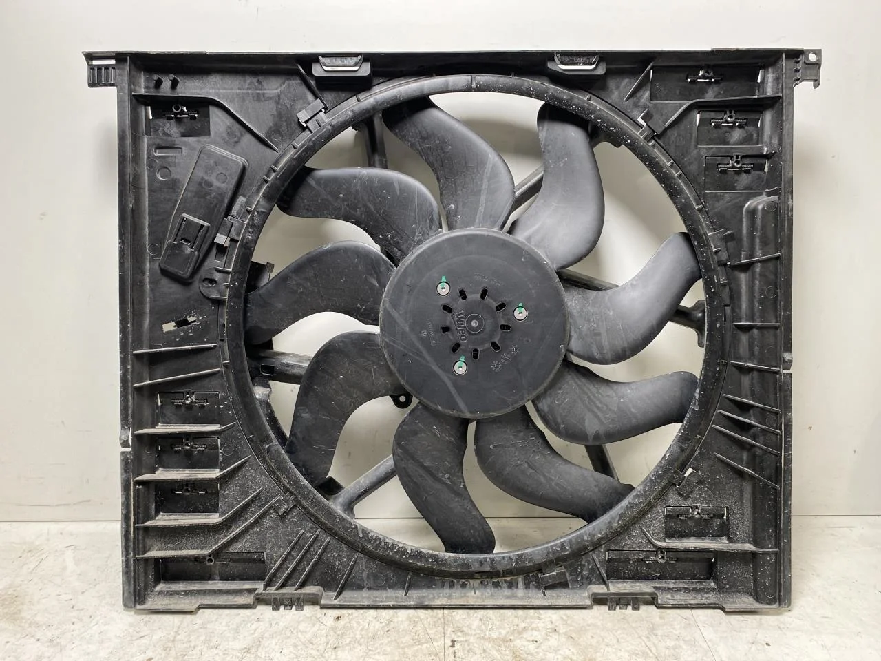 BMW IX 2022- Electric cooling fan view 2
