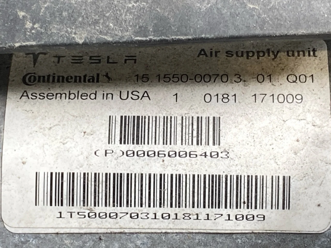 Tesla MODEL S 2013- Suspension compressor view 4
