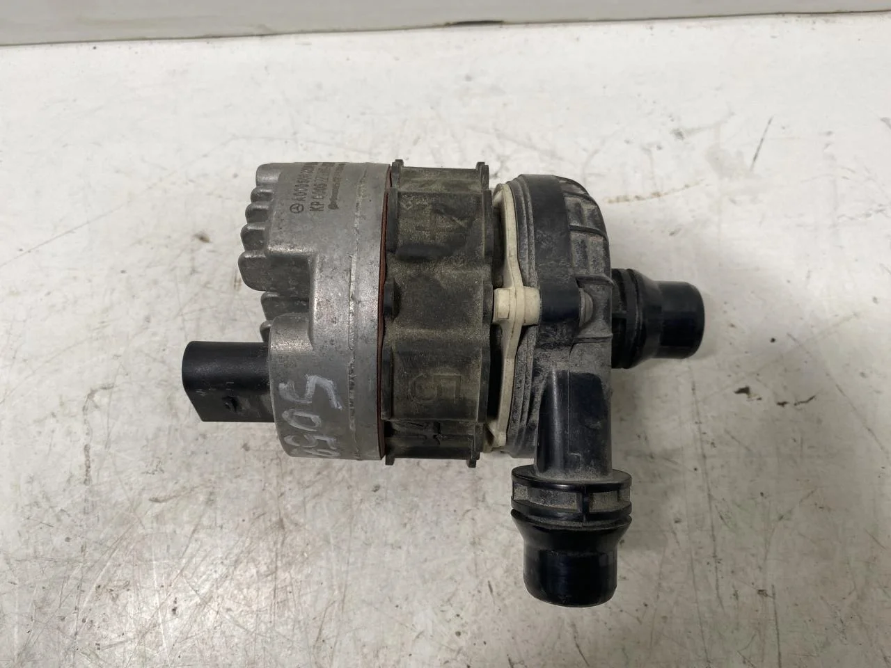 Mercedes V W447//W640/W448 2014- Circulation pump view 2