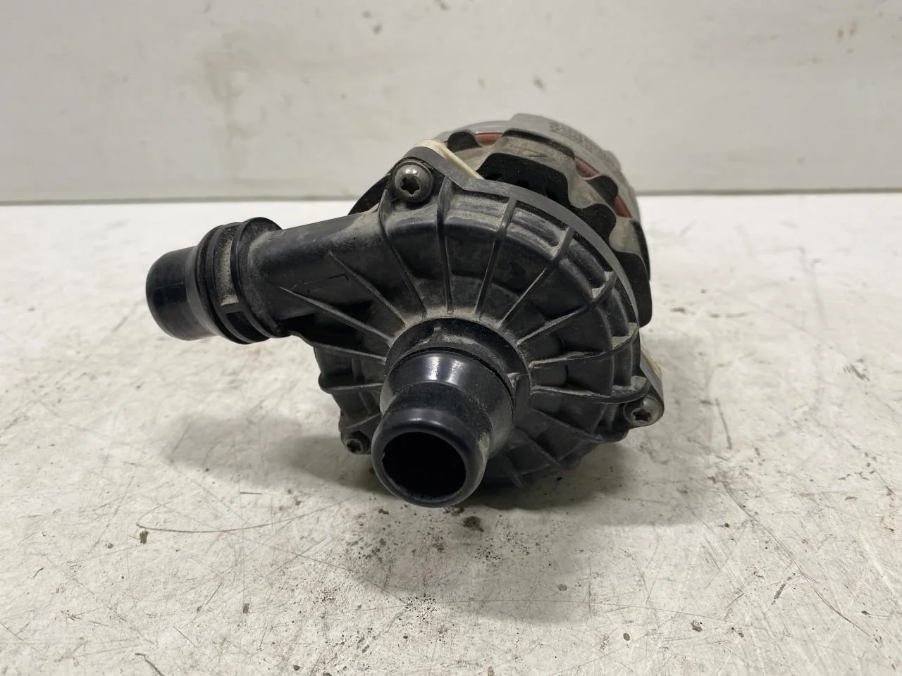 Mercedes V W447//W640/W448 2014- Circulation pump view 4