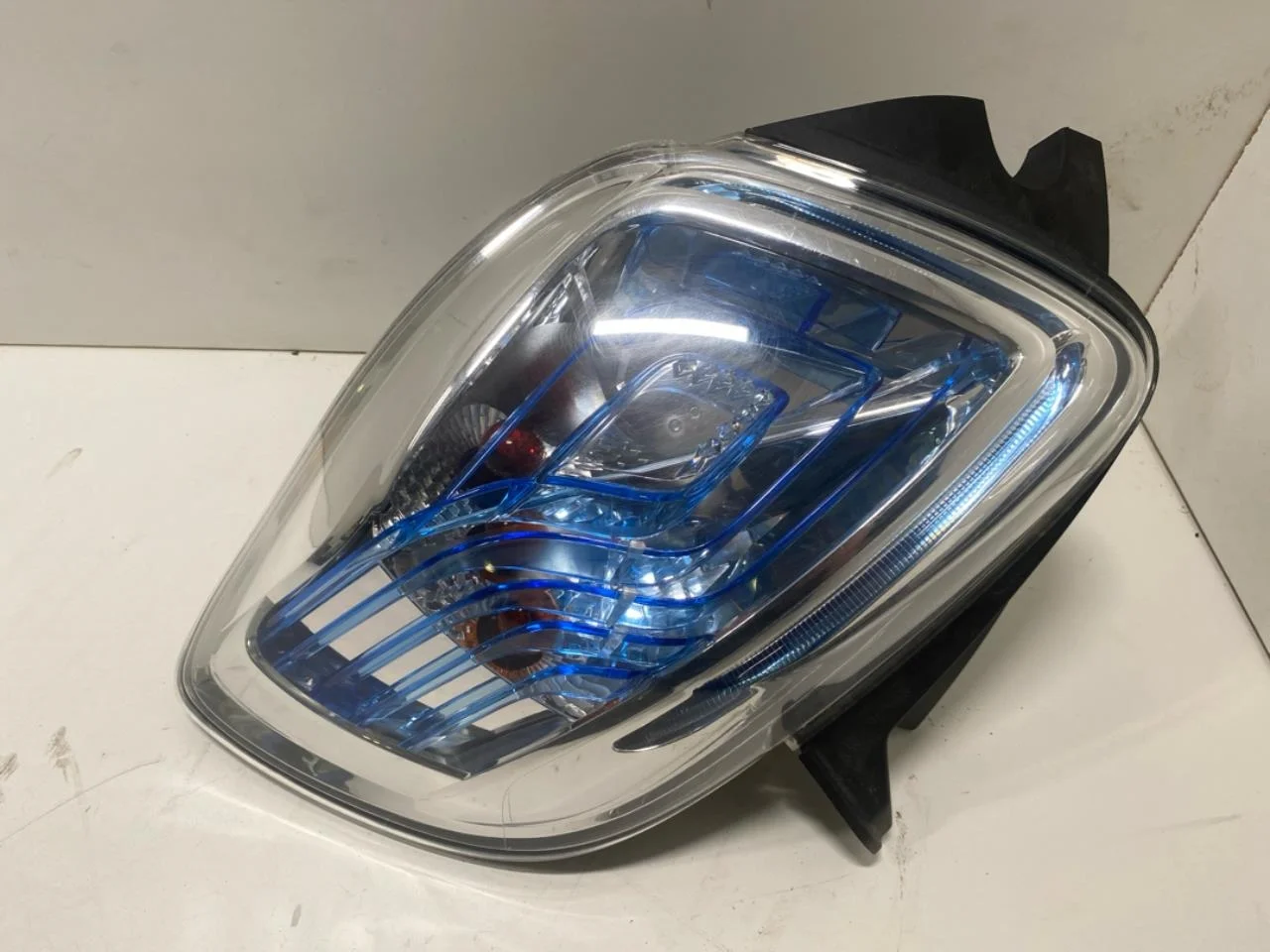 Renault ZOE/E- TECH 2013--> Right tail light view 2