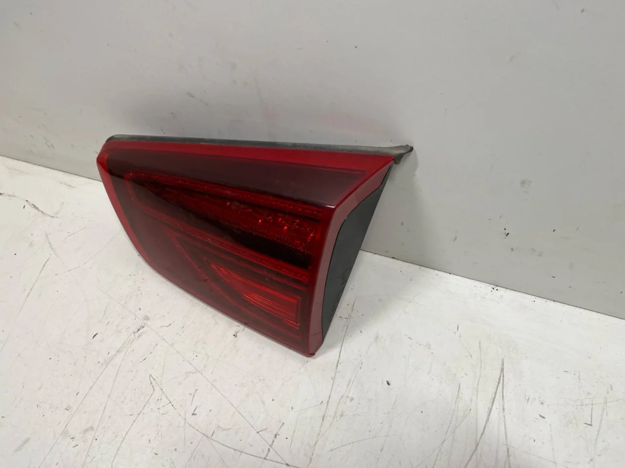Kia NIRO SG2 2023- Right tail light on tailgate, inner view 2