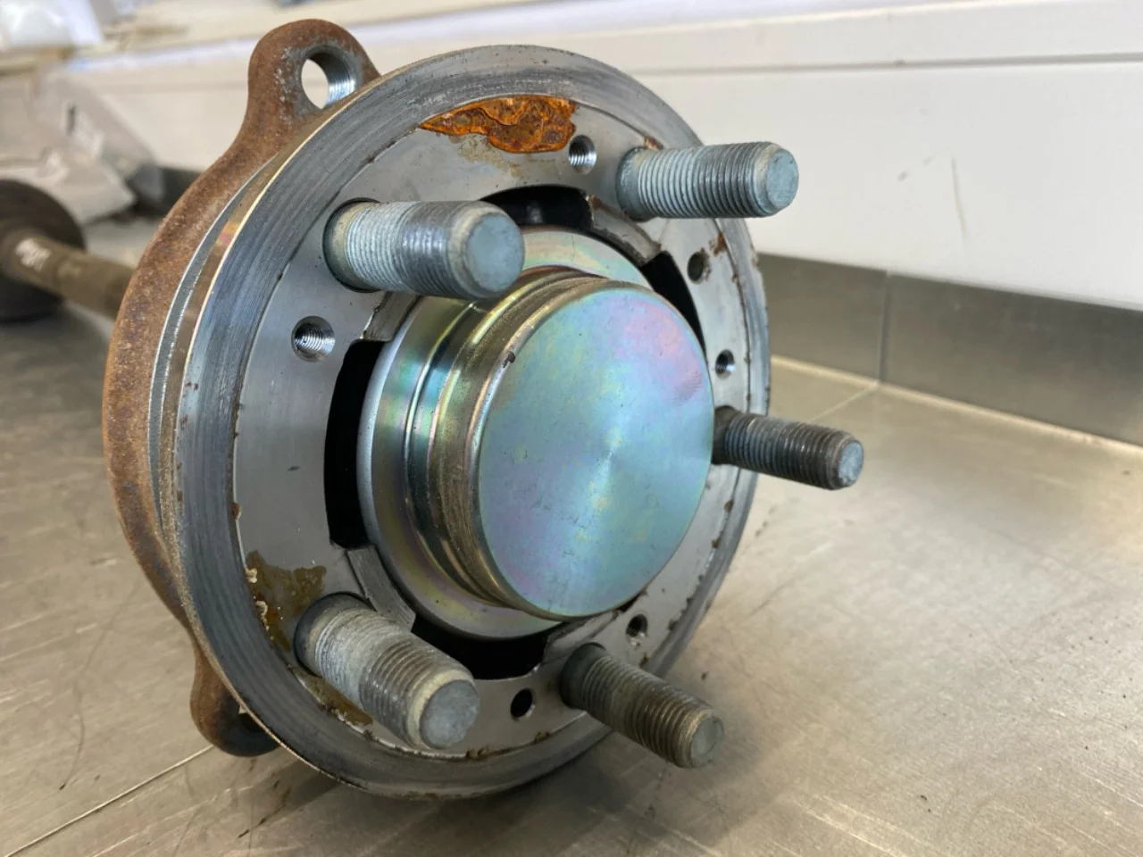 Hyundai IONIQ 5 NE 2022- Front right driveshaft view 2