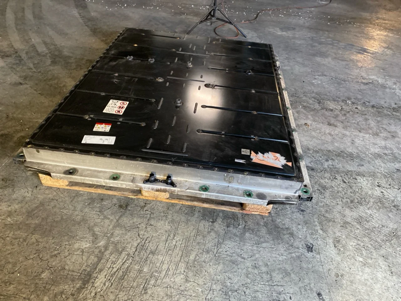 Skoda ENYAQ IV 2021- High-voltage battery view 3