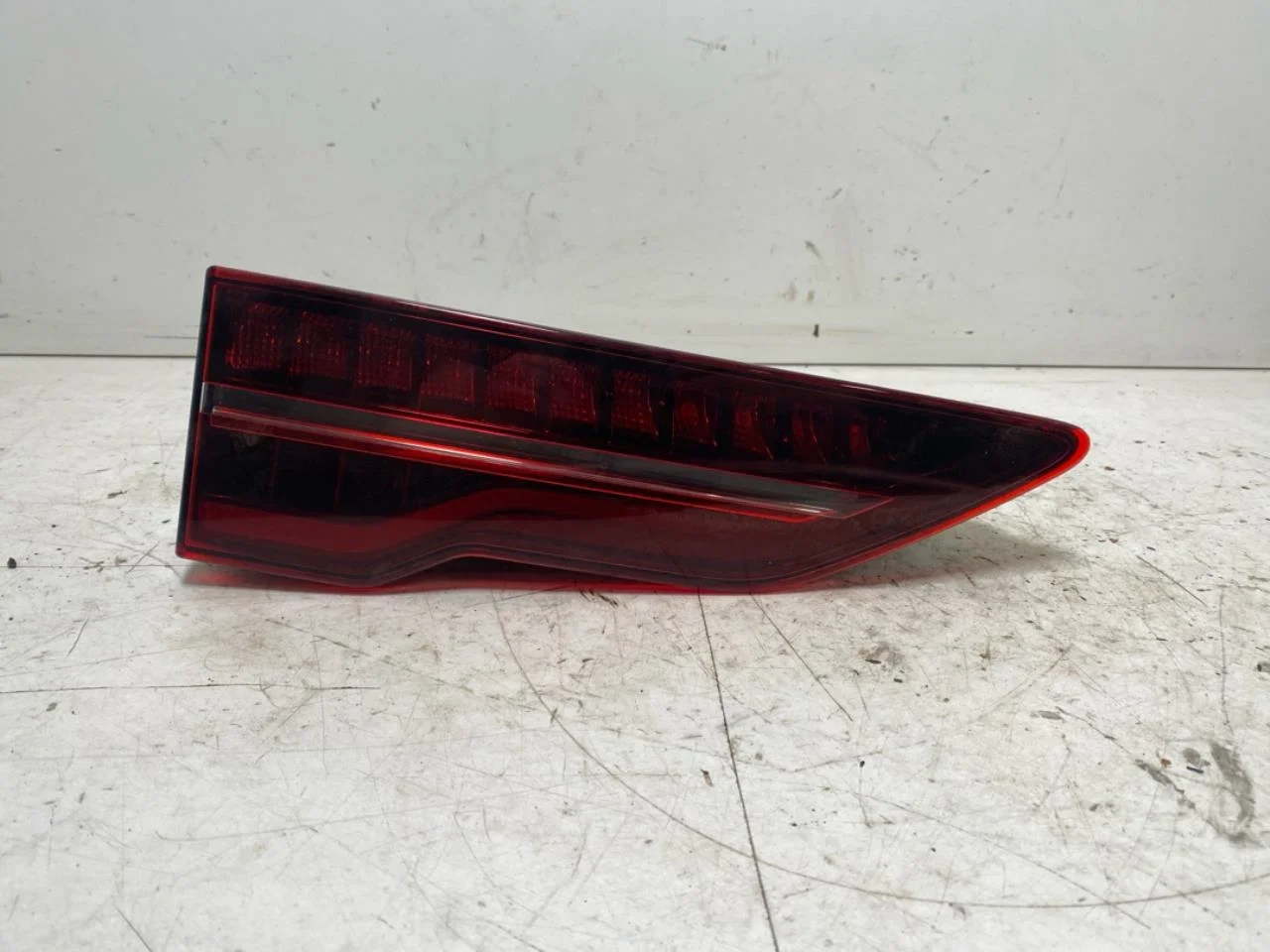 Jaguar I-PACE 2018- Rear light, left, on tailgate (inner)