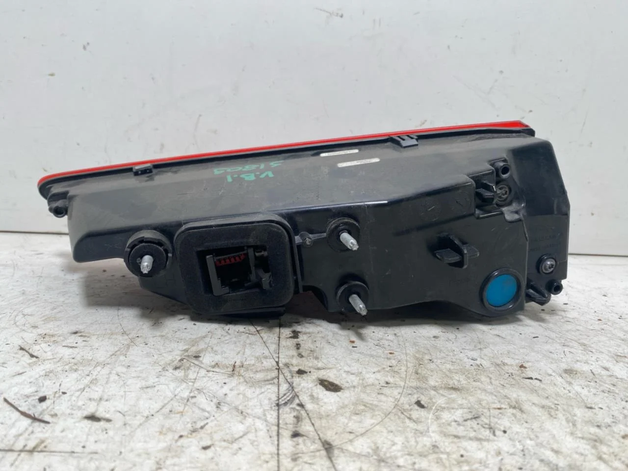 Jaguar I-PACE 2018- Rear light, left, on tailgate (inner) view 2