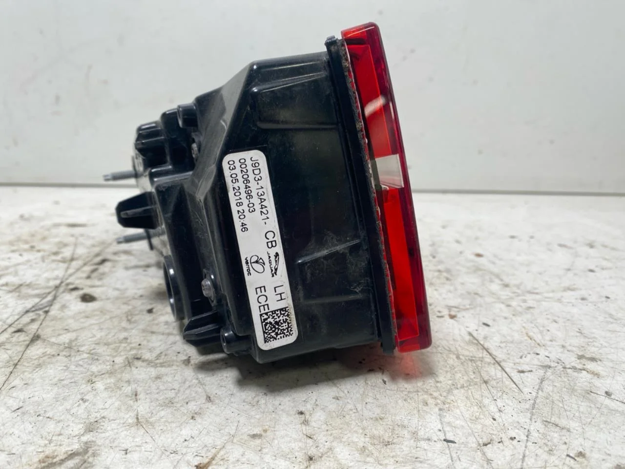 Jaguar I-PACE 2018- Rear light, left, on tailgate (inner) view 3