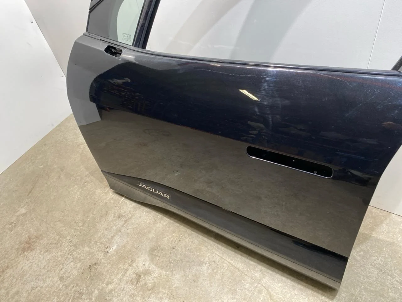 Jaguar I-PACE 2018- Ușă, 4 uși, față stânga vedere 3
