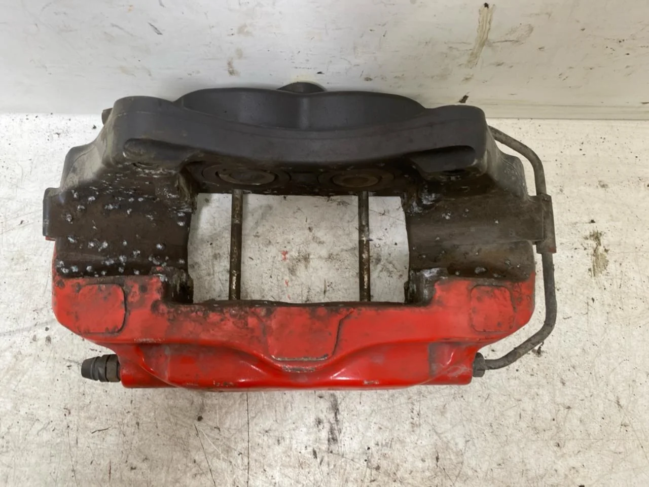 Tesla MODEL S 2013- Rear right brake caliper view 2