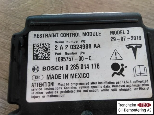 Tesla MODEL 3 2017--> Airbag control unit