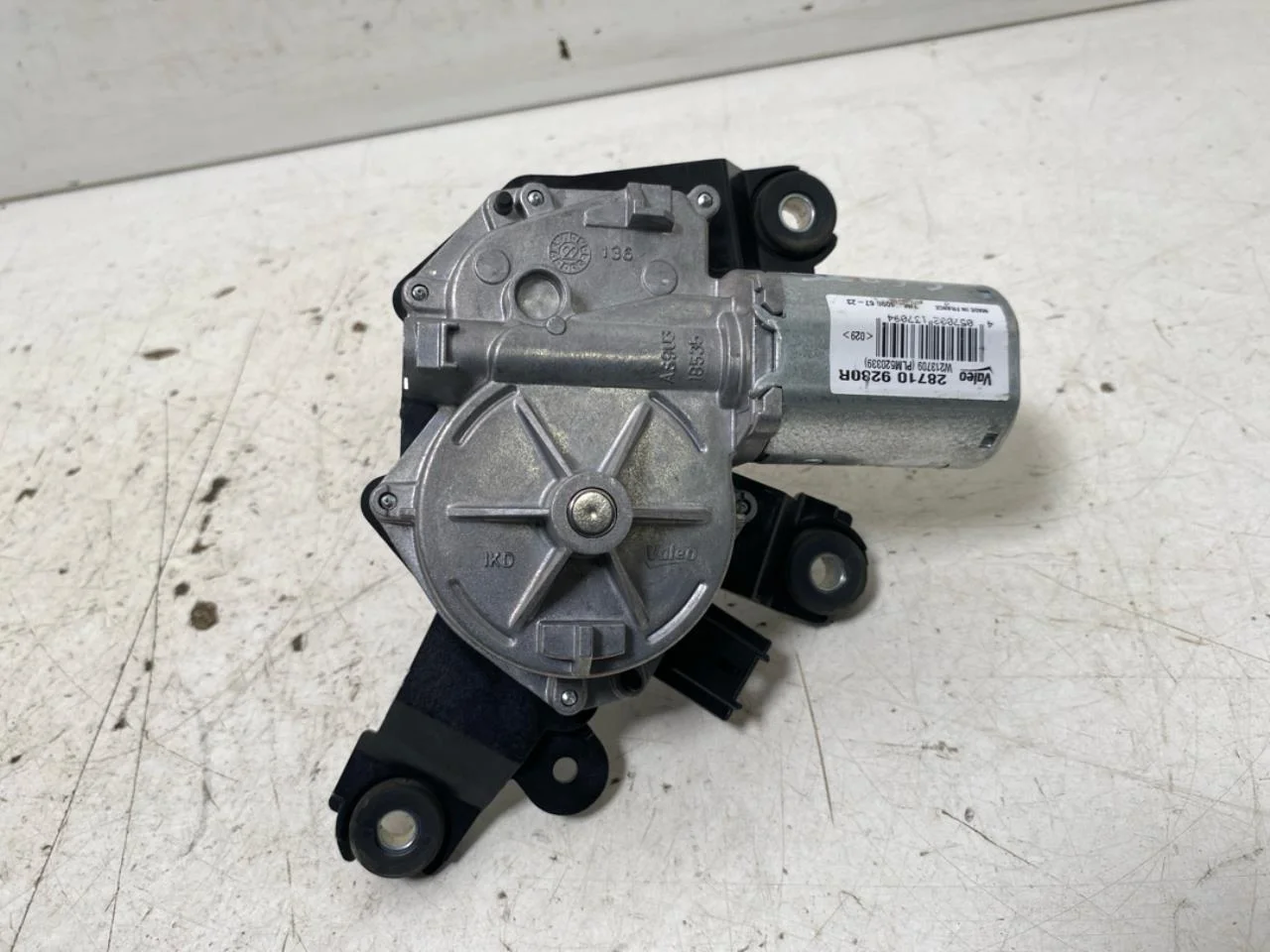 Tailgate wiper motor view 2
