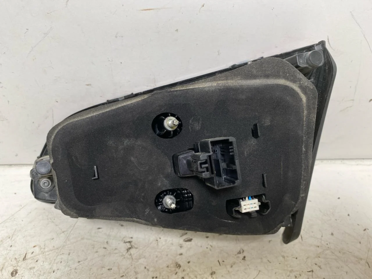 Volkswagen GOLF, E-GOLF VII 2013-20 Rear light, left, on tailgate (inner) view 2