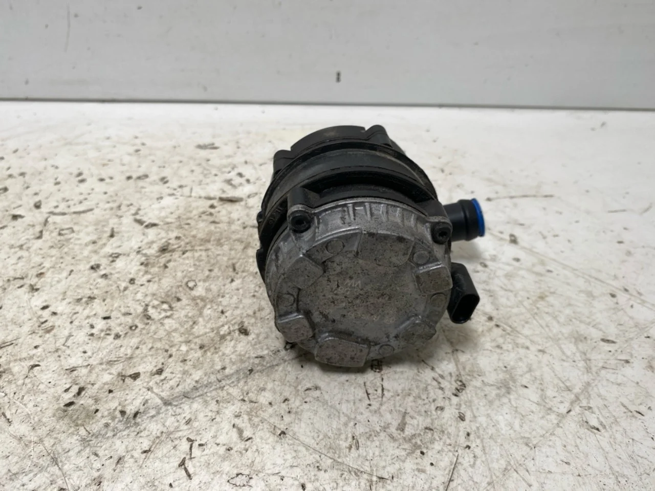 Volkswagen GOLF, E-GOLF VII 2013-20 Circulation pump view 2