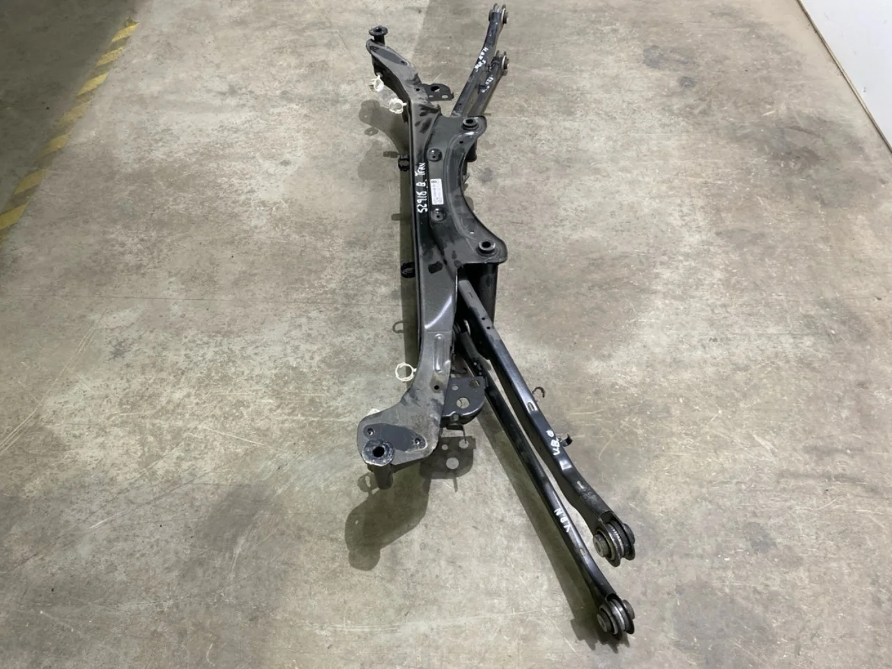 Rear axle crossmember / subframe view 2