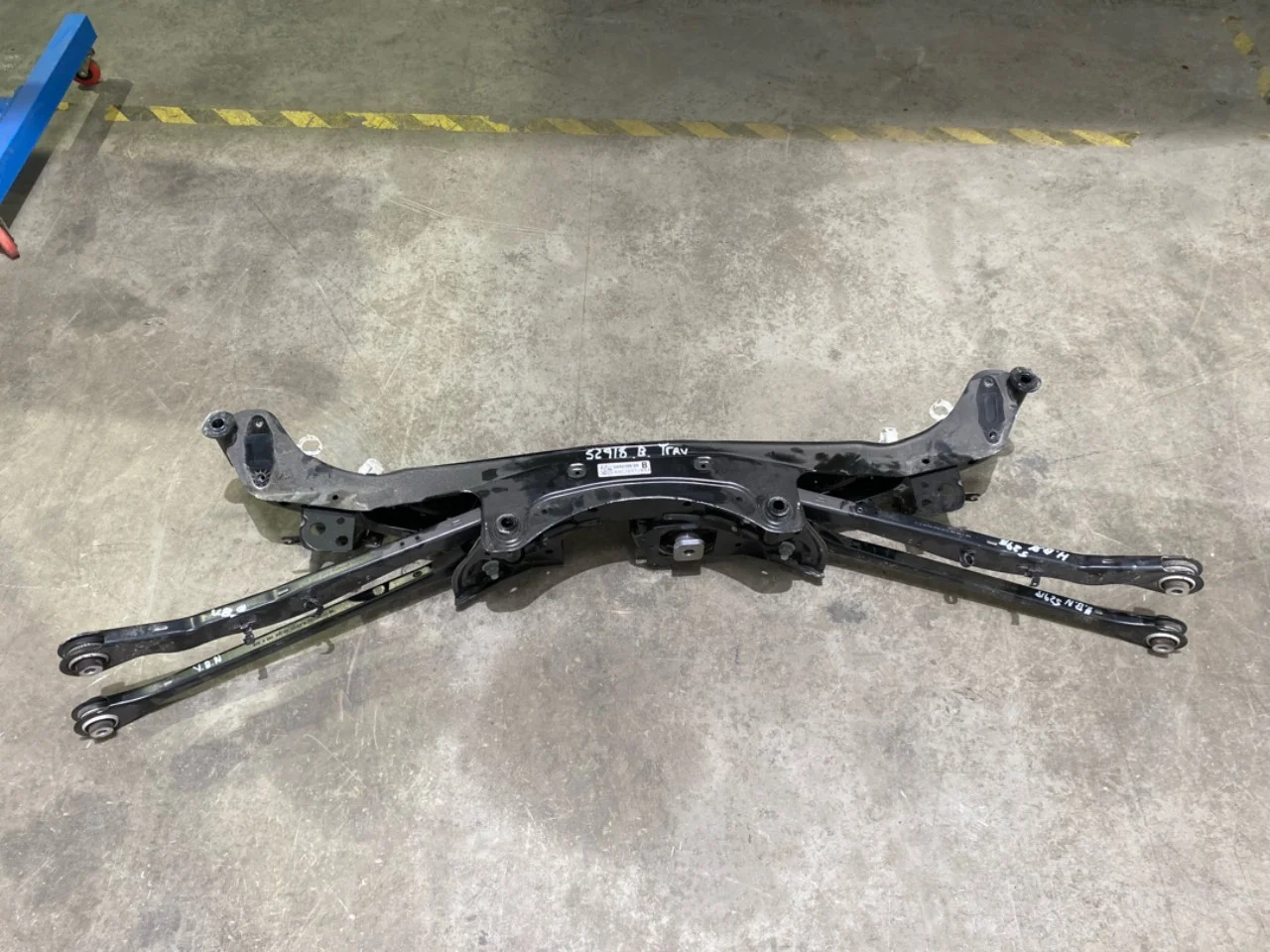 Rear axle crossmember / subframe view 3