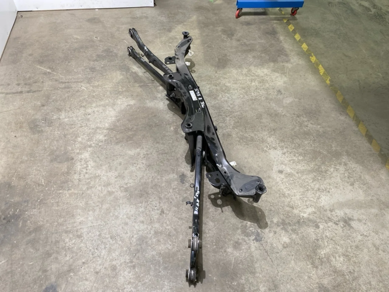 Rear axle crossmember / subframe view 4