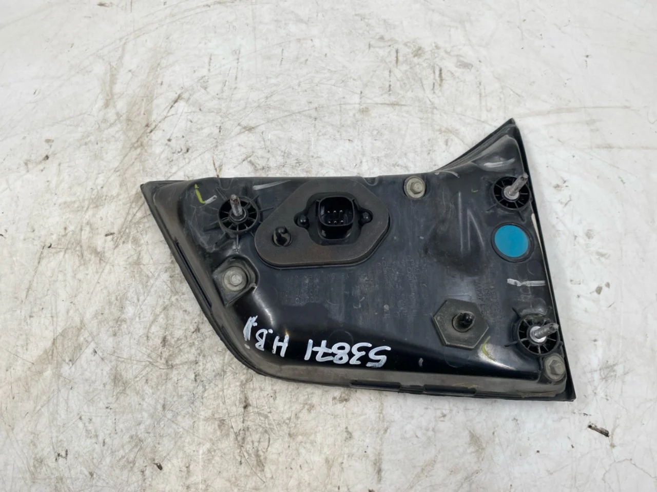 Tesla MODEL X 2016- Right tail light on tailgate, inner view 2