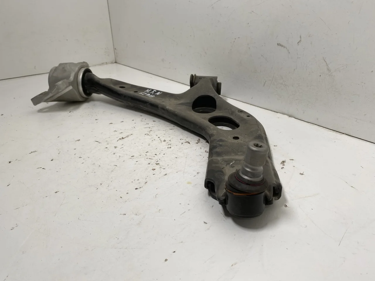 Control arm, front right view 2