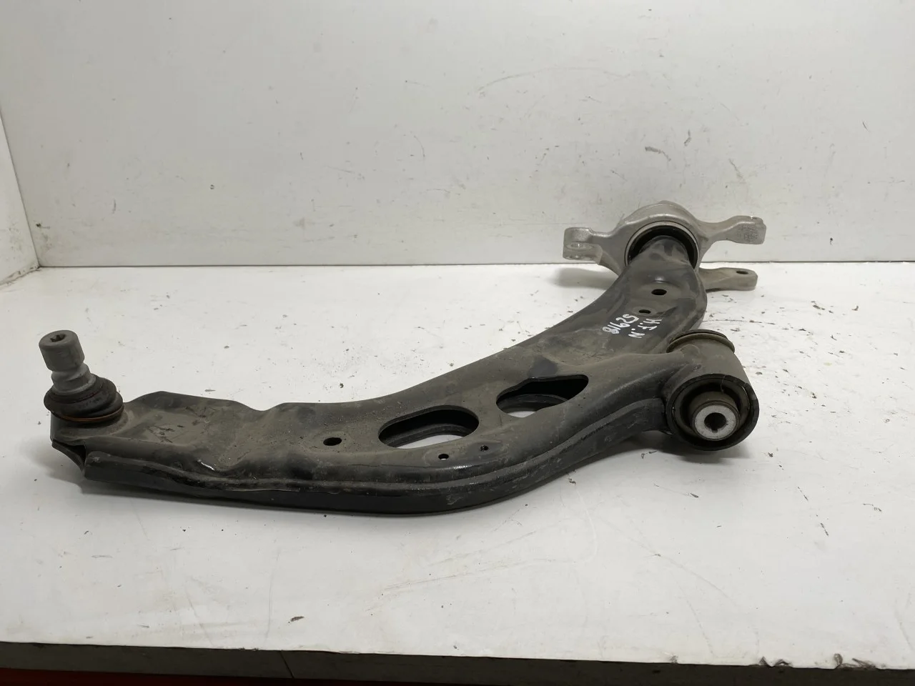 Control arm, front right view 4