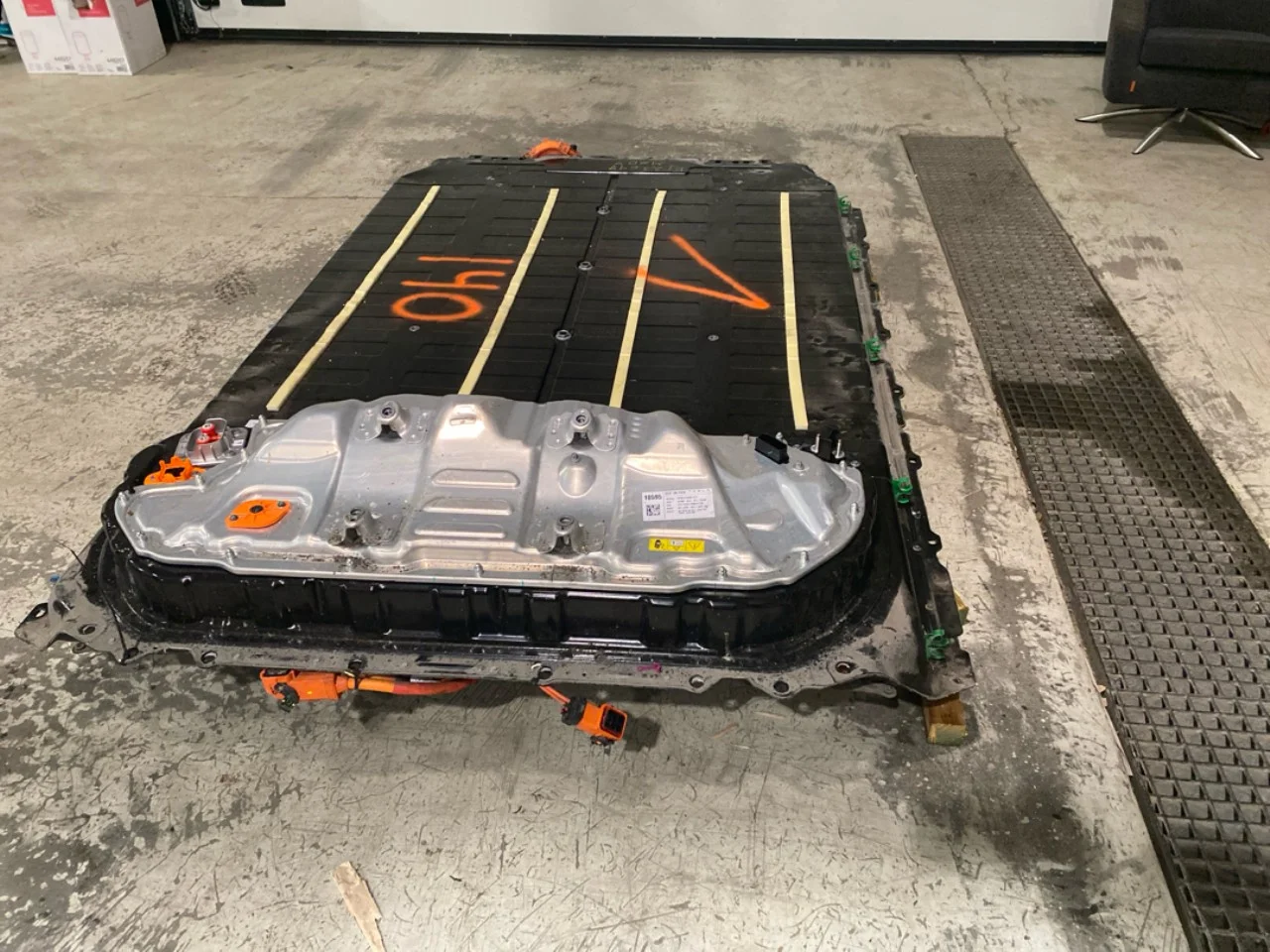 Tesla MODEL Y 2021- High-voltage battery view 4