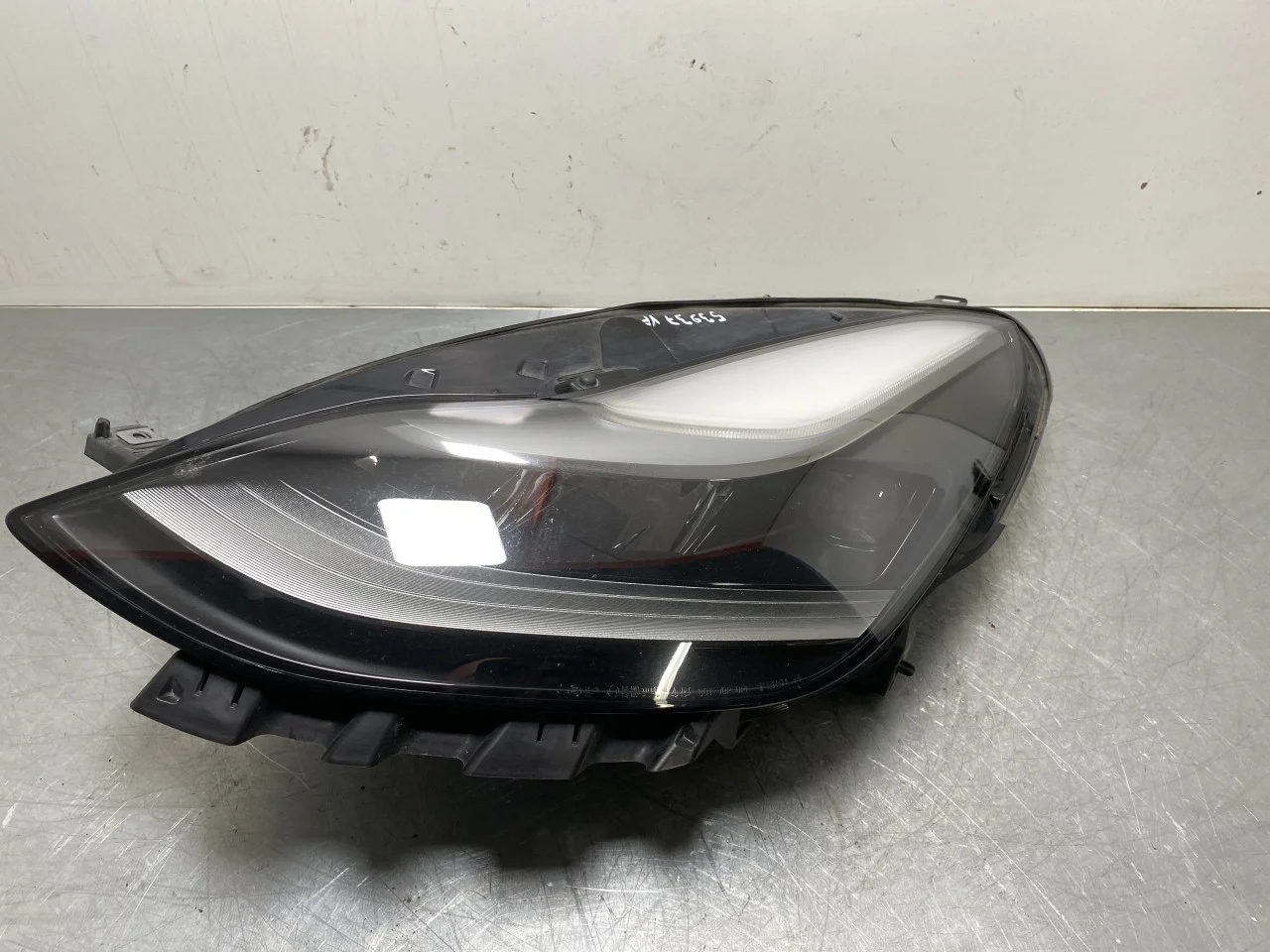 Tesla MODEL Y 2021- Fényszóró, bal