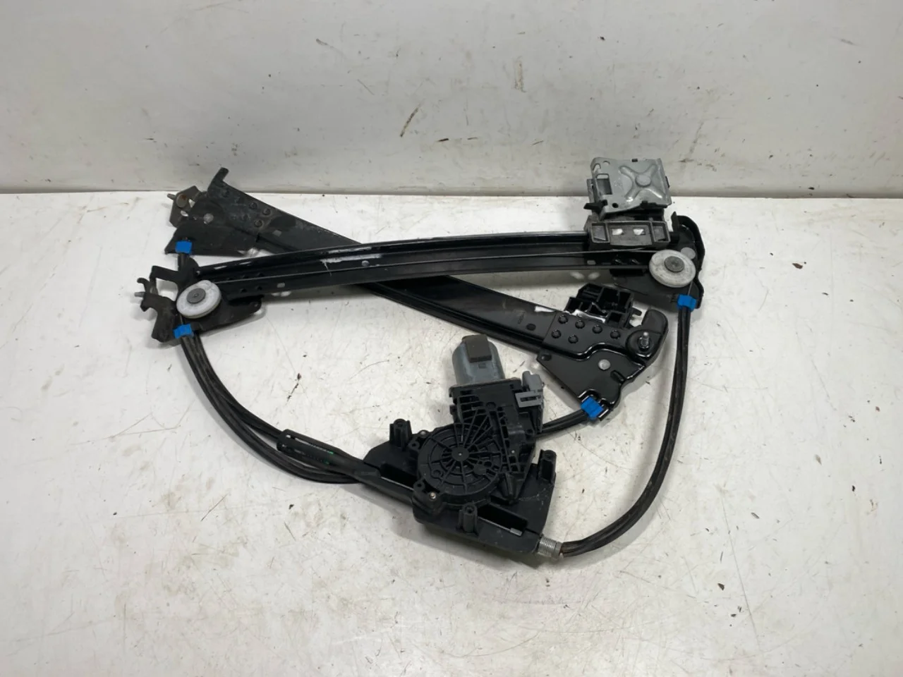 Tesla MODEL S 2013- Electric window regulator, complete view 4