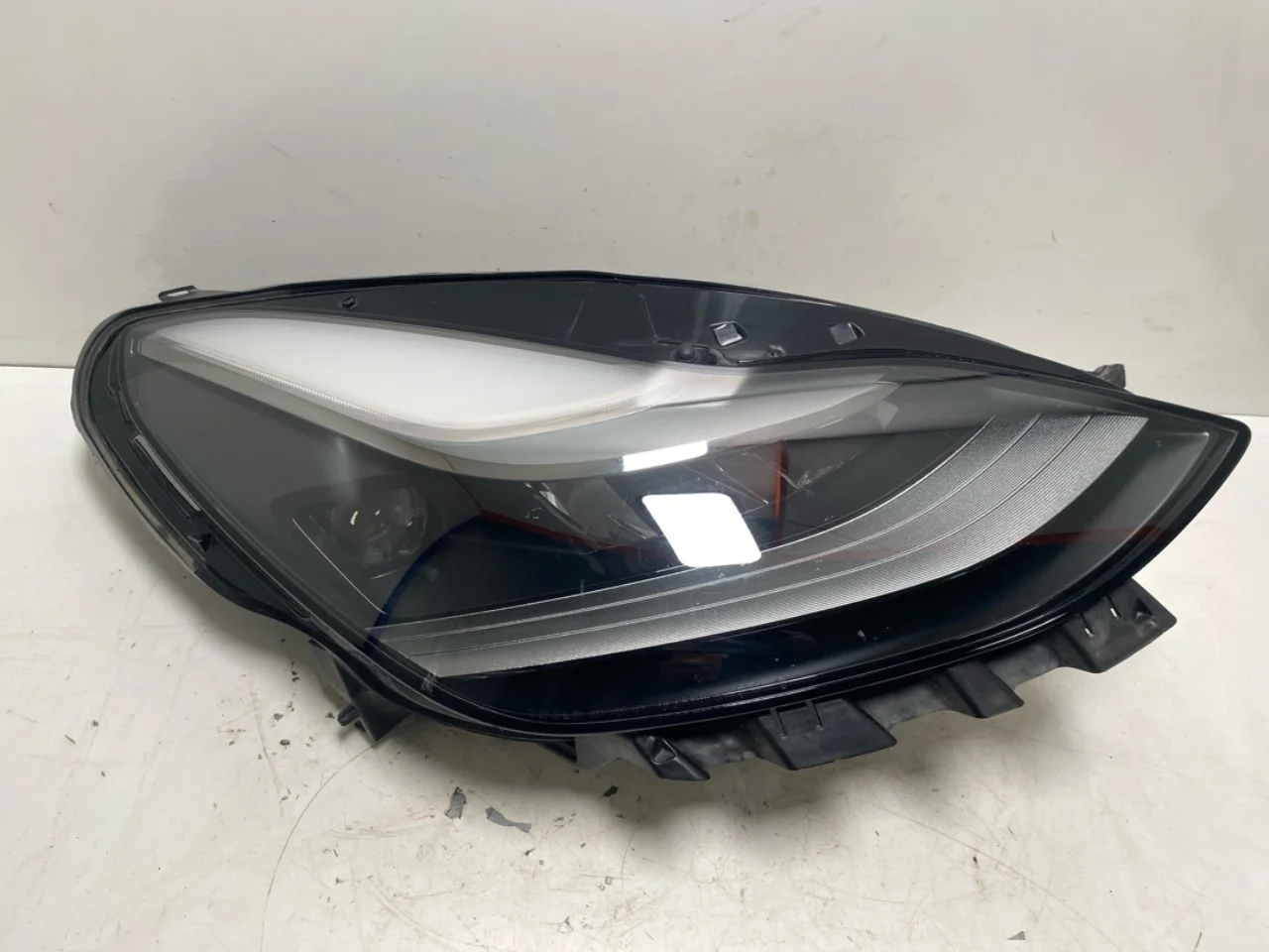 Tesla MODEL Y 2021- Fényszóró, jobb