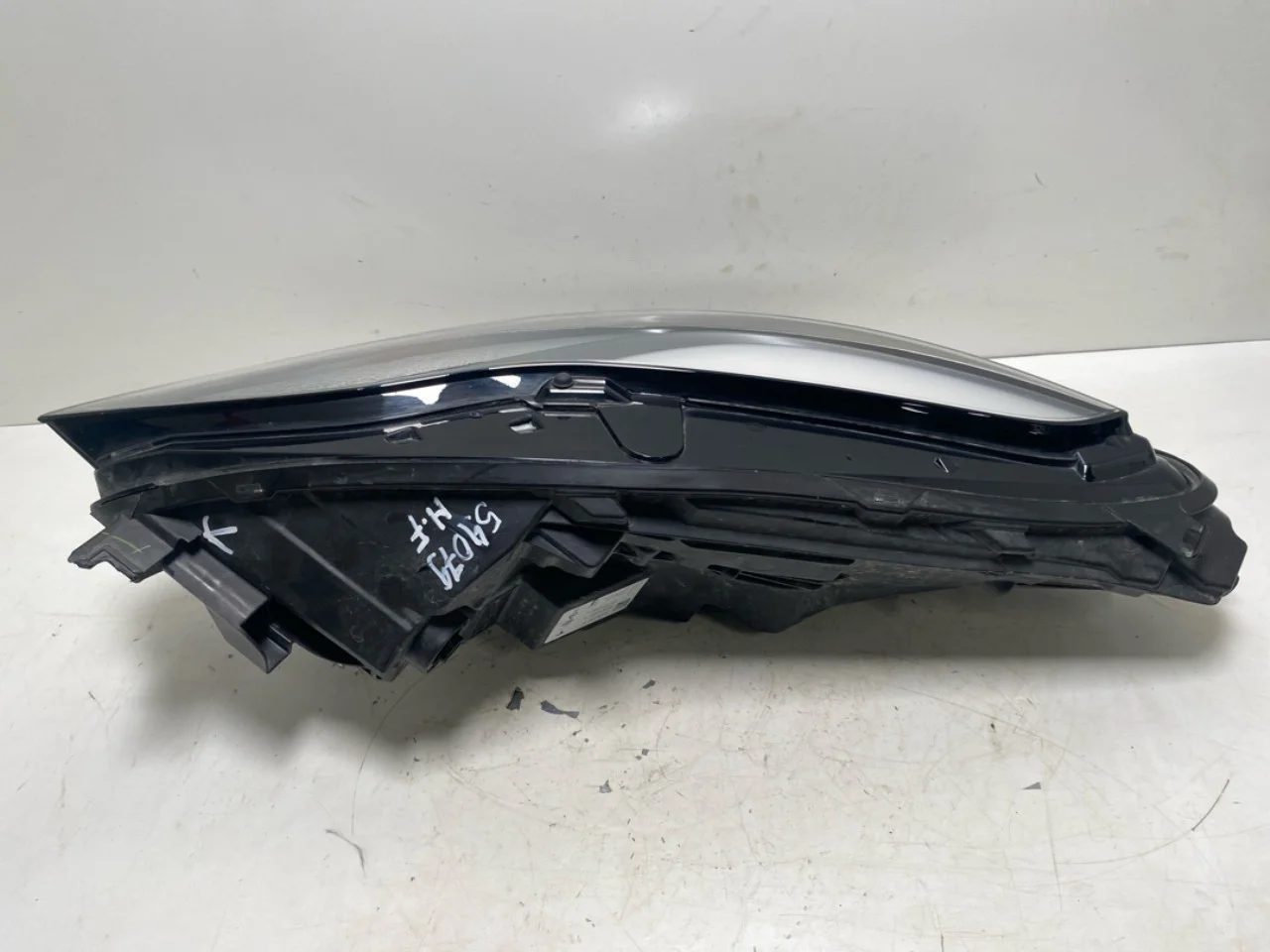 Tesla MODEL Y 2021- Fényszóró, jobb nézet 2