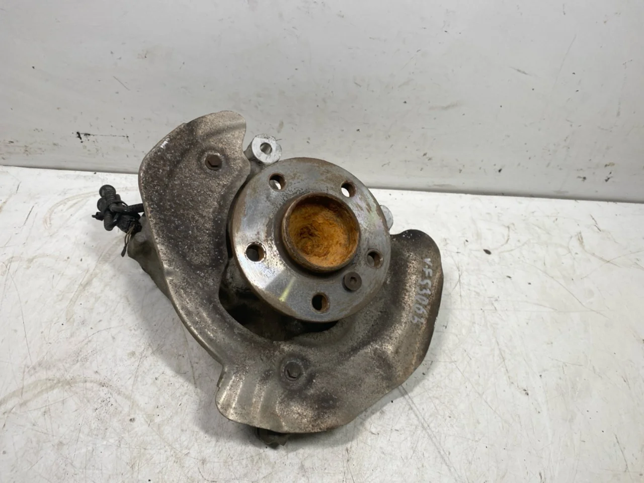 BMW I3 I01 2013-22 Stub axle carrier, left front view 2
