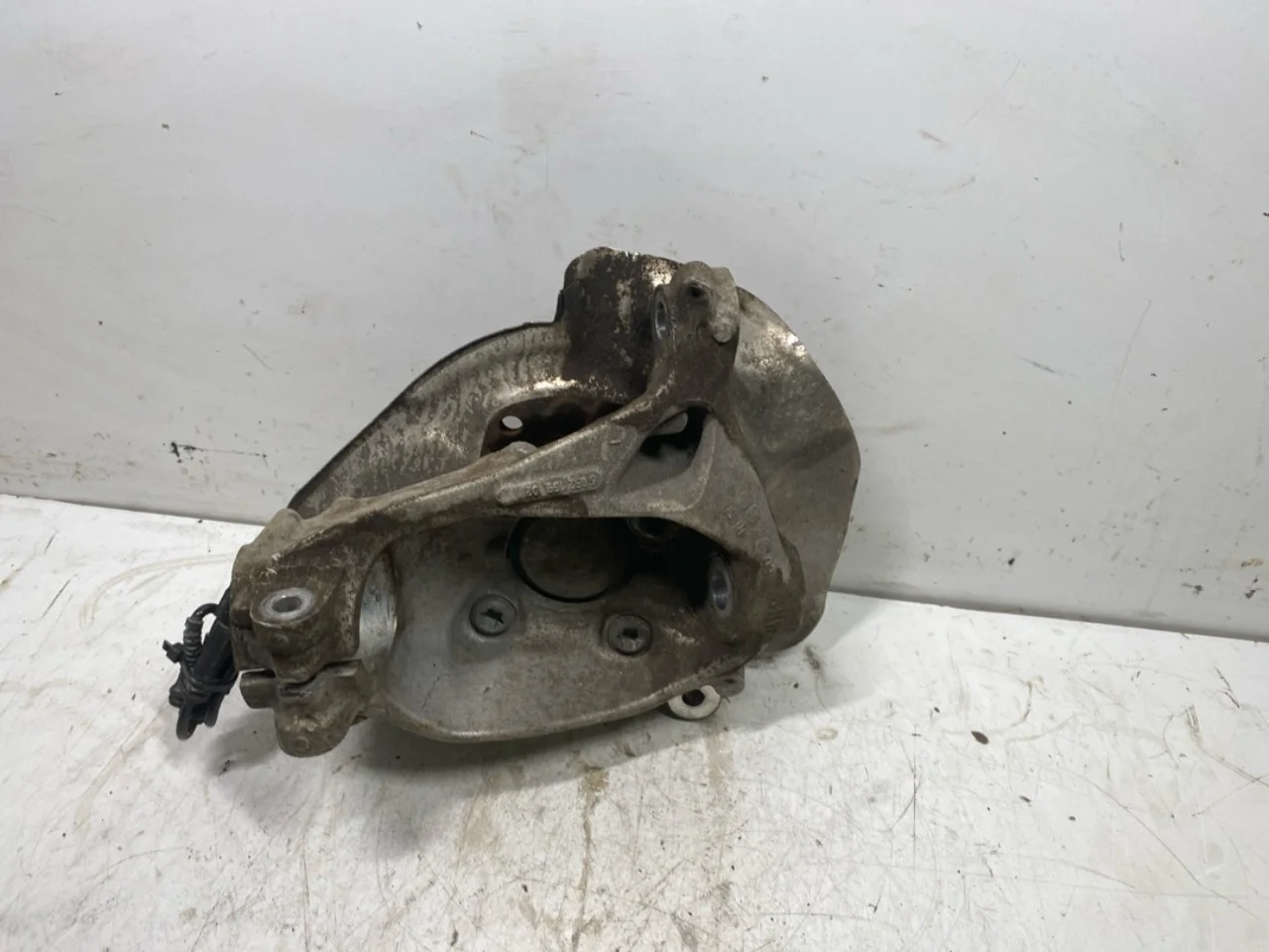 BMW I3 I01 2013-22 Stub axle carrier, left front view 4