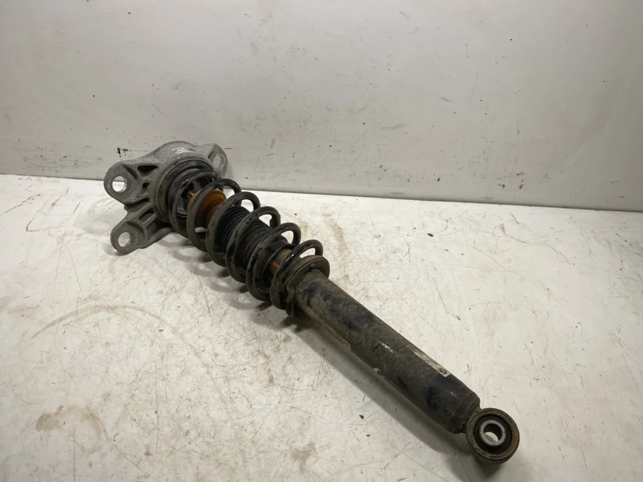 BMW I3 I01 2013-22 Amortizor tip McPherson, spate stânga vedere 2